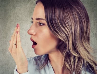 Γιατί έχετε δυσάρεστη αναπνοή;- Τι να κάνετε άμεσα